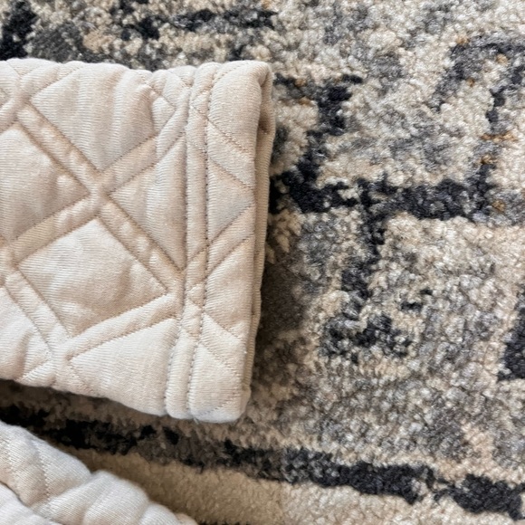 Tuckernuck Tnuck Sport cream sandy colored Quilted Funnel Pullover. - Picture 9 of 11